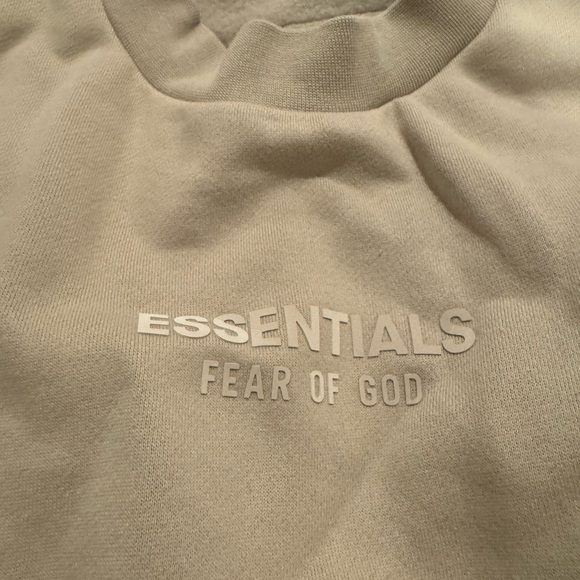 Fear of God Essentials crewneck sweatshirt nwt small - Picture 2 of 5